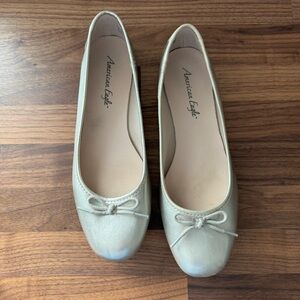American Eagle Gold Metallic Ballet Flats with Bow Accent - Size 8.5